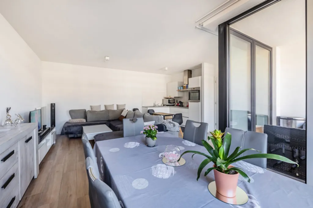 Dining Room - Modern Flat with Balcony in Jambes