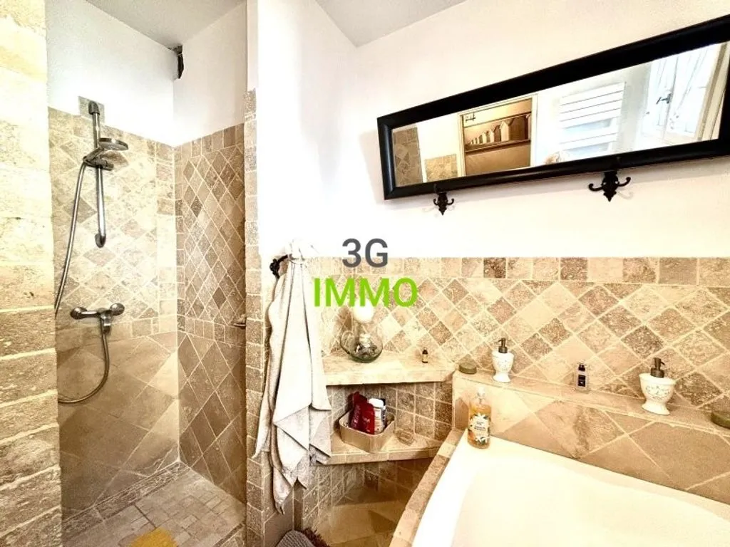 Bathrooms - Provençal Style House with Pool in Uzès