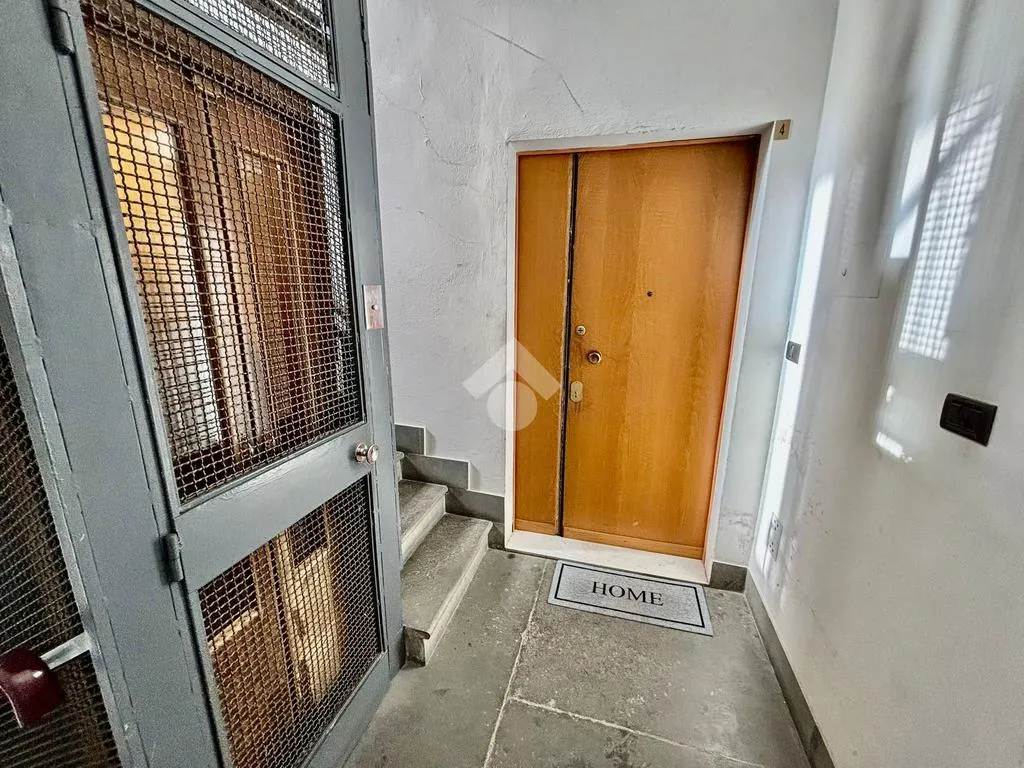 Hallway - Period Apartment with Balcony in Florence