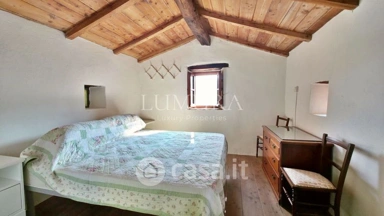 Camere da letto - Rustico con piscina e vista panoramica a Pescia