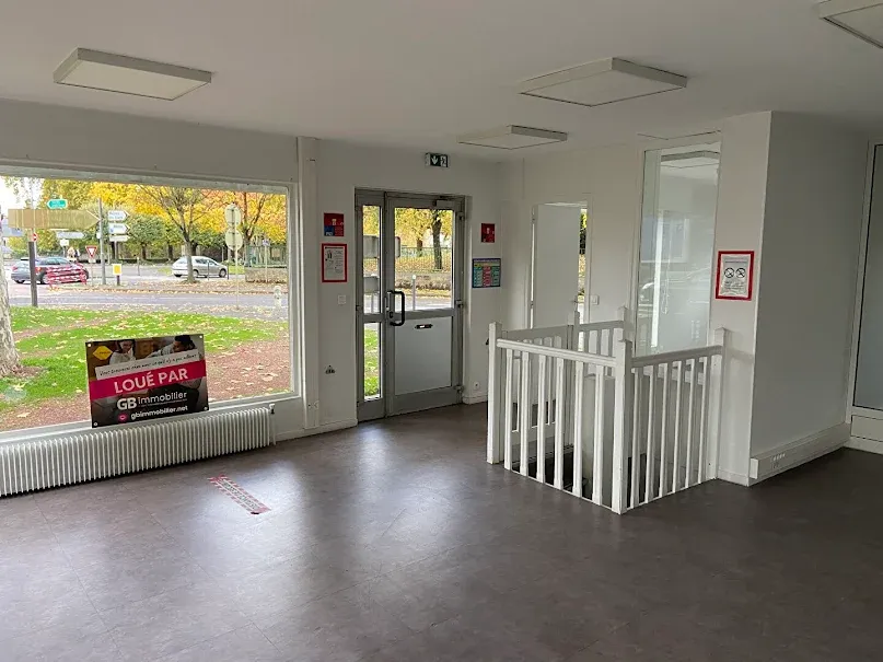 Stanze - Commercial Space with Large Frontage in Nevers