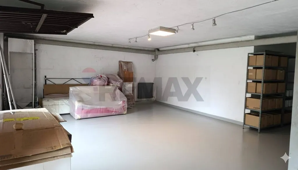 Garage - Warehouse with Electric Gate in Presezzo