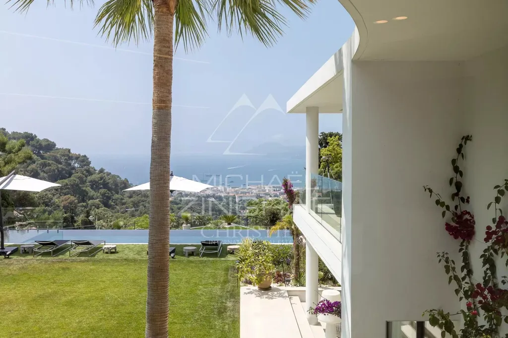 Piscine - Villa de luxe avec vue mer à Cannes