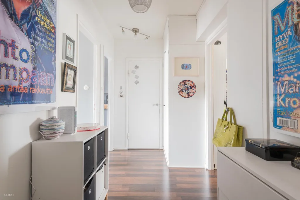 Esik - Sixth-Floor Flat with Balcony in Kaleva