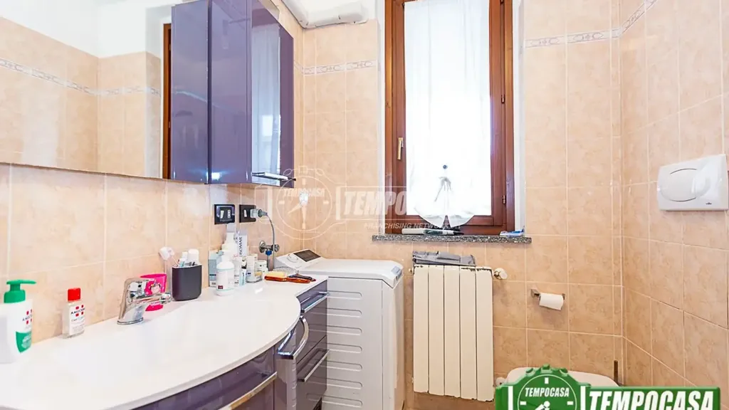 Salles de bain - 3-Bedroom Apartment with Balcony in Spino d'Adda