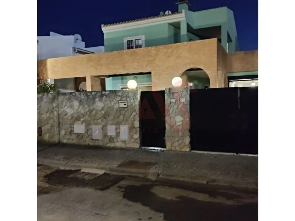 Välivaade - 4-Bedroom House with Pool in Almancil, Loulé