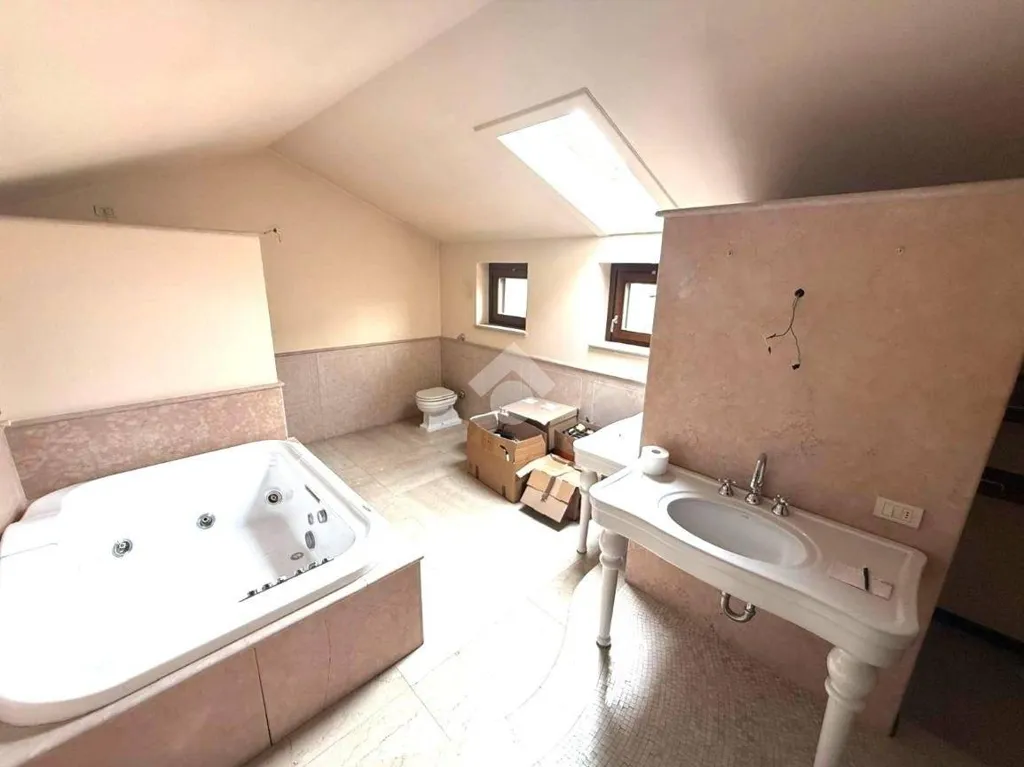 Salles de bain - Villa with Balcony in Central Trecate