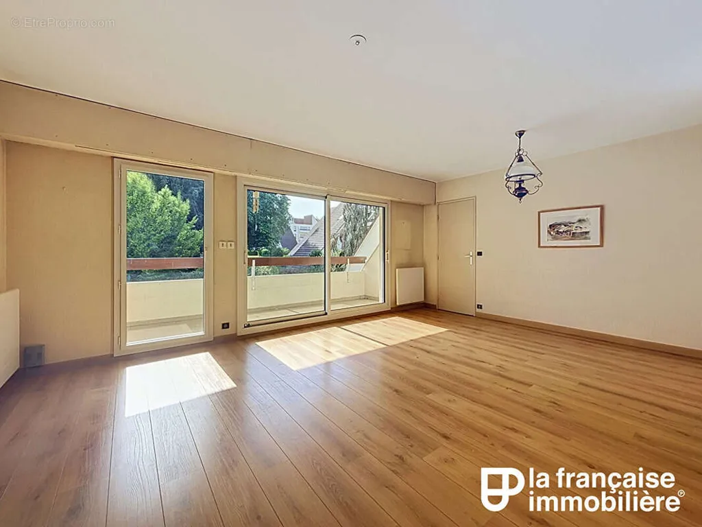 Séjour - Appartement T5 avec balcon à Rennes les Gayeulles