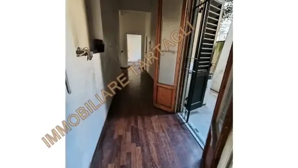 Ingresso - Apartment with Dual Entrances in Florence