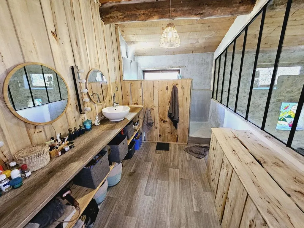 Salles de bain - Maison Luxueuse avec Vue Montagne à Axat