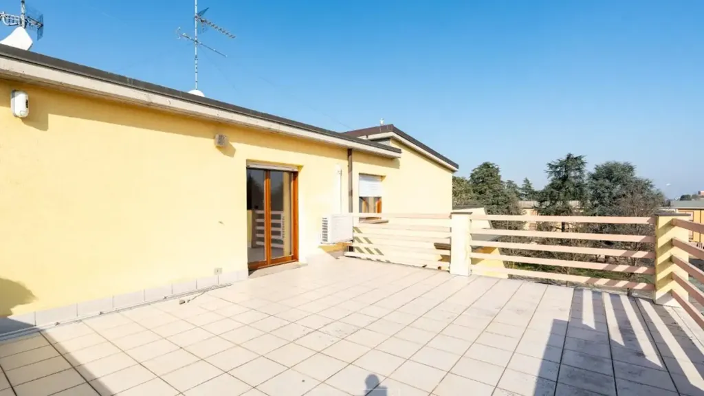 Terrasse - Two-Level Attico with Terraces in Vignola