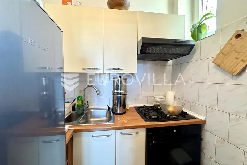 Cuisine - Two-Bedroom Apartment with Sea View in Pula