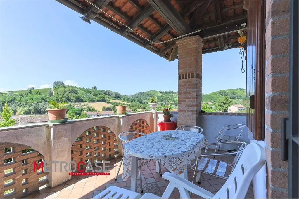 Terrace - Terraced Villa with Private Garden in Canale