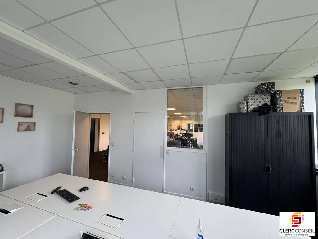 Bureau - Immeuble de Bureaux avec Parking à Mont-Saint-Aignan