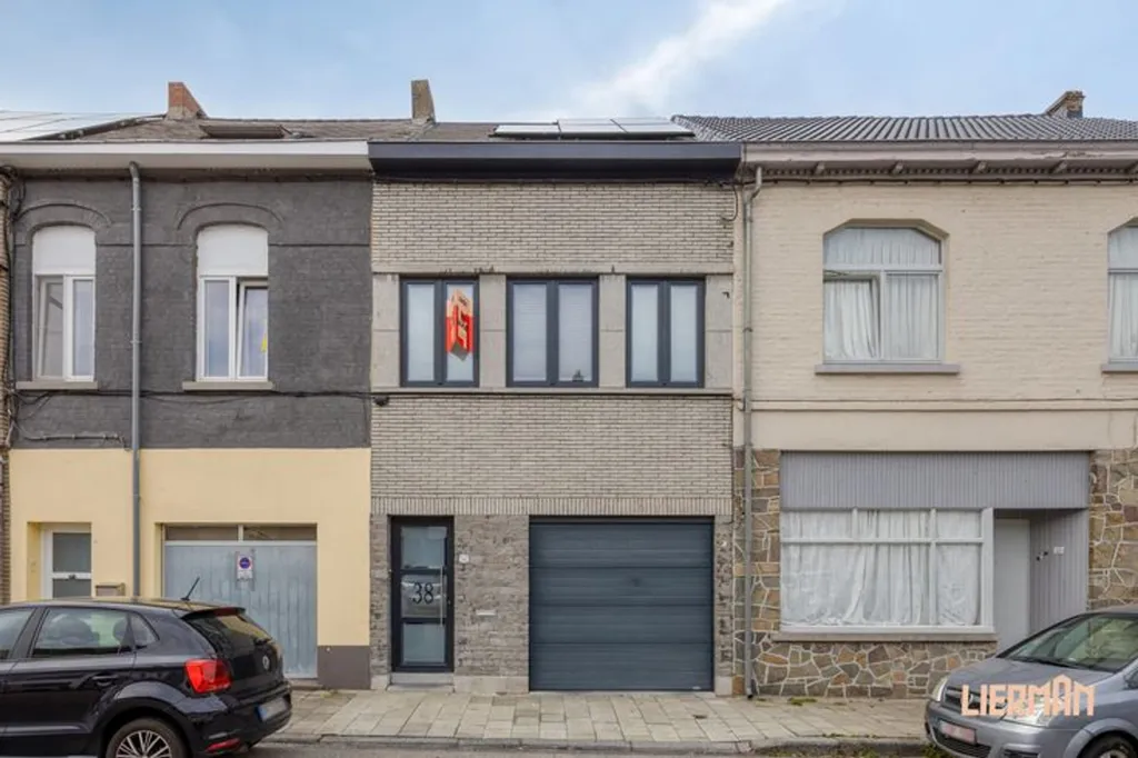 Välivaade - House with Garden and Solar Panels in Aalst