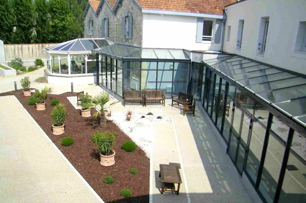 Jardin - Chambre Meublée en Résidence EHPAD à Saint-Jean-d'Angle