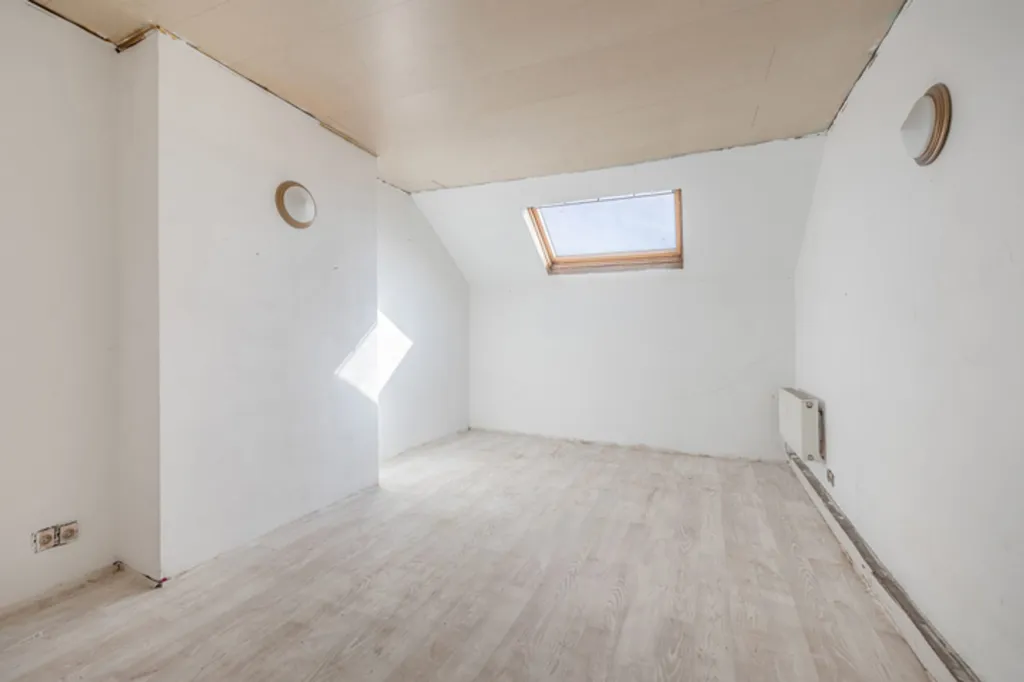 Pièces - Triplex à Rénover avec Terrasse près de Lambermont
