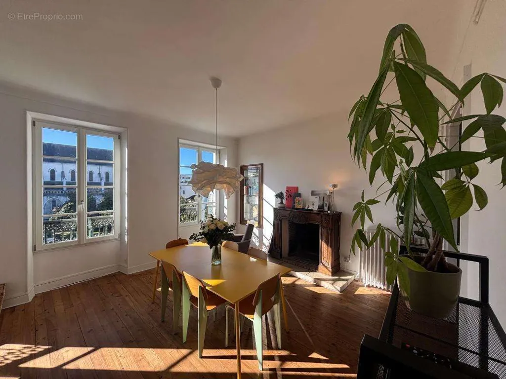 Sala da pranzo - Renovated Apartment with Light in Pau Centre