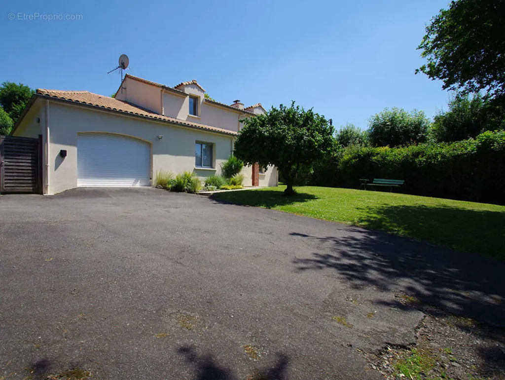 Extérieur - Maison Familiale avec Jardin à Vertou