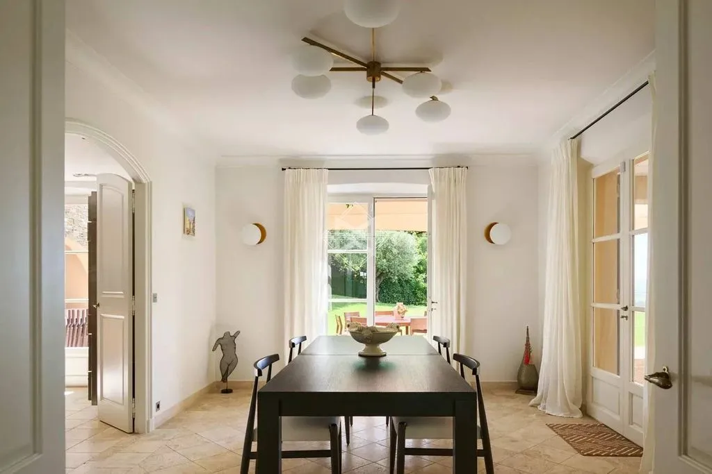 Söögituba - Luxury Villa with Sea View in Saint-Tropez