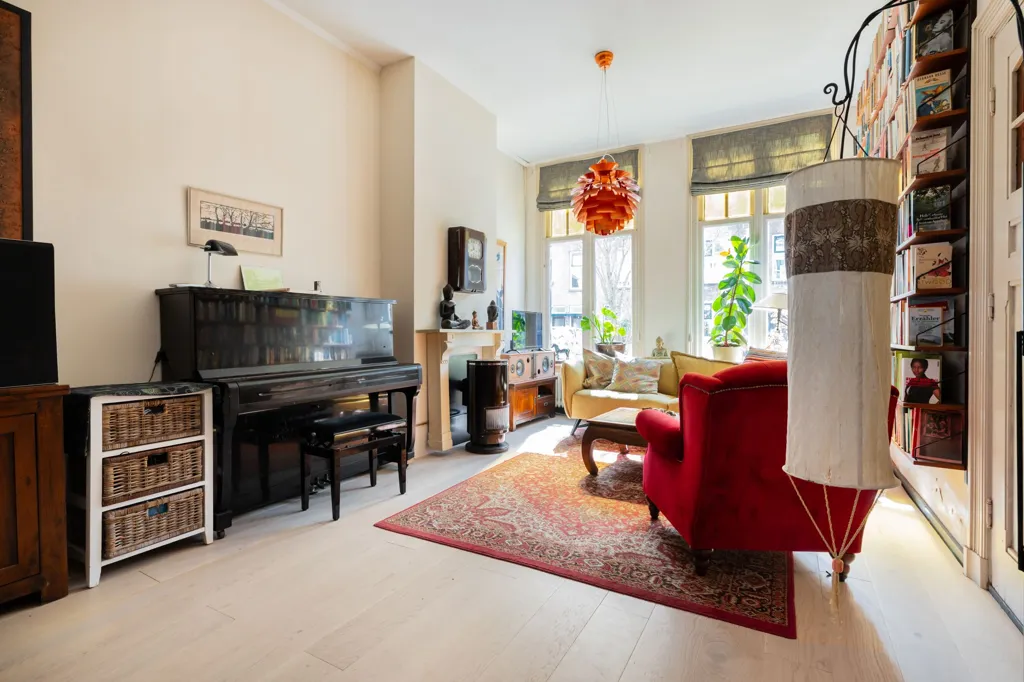 Elutuba - Monumental House with Deep Garden in Assen