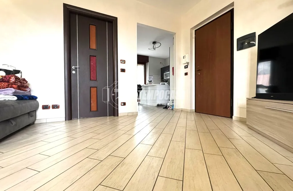Elutuba - Modern Apartment with Triple Aspect View in Givoletto