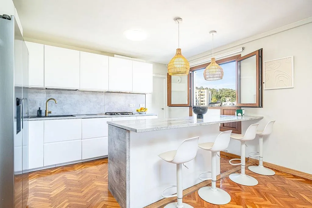 Köök - Renovated Apartment with Balcony in La Bonanova