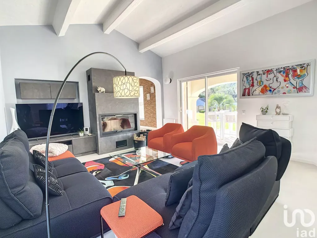 Séjour - Villa Rénovée avec Piscine au Muy