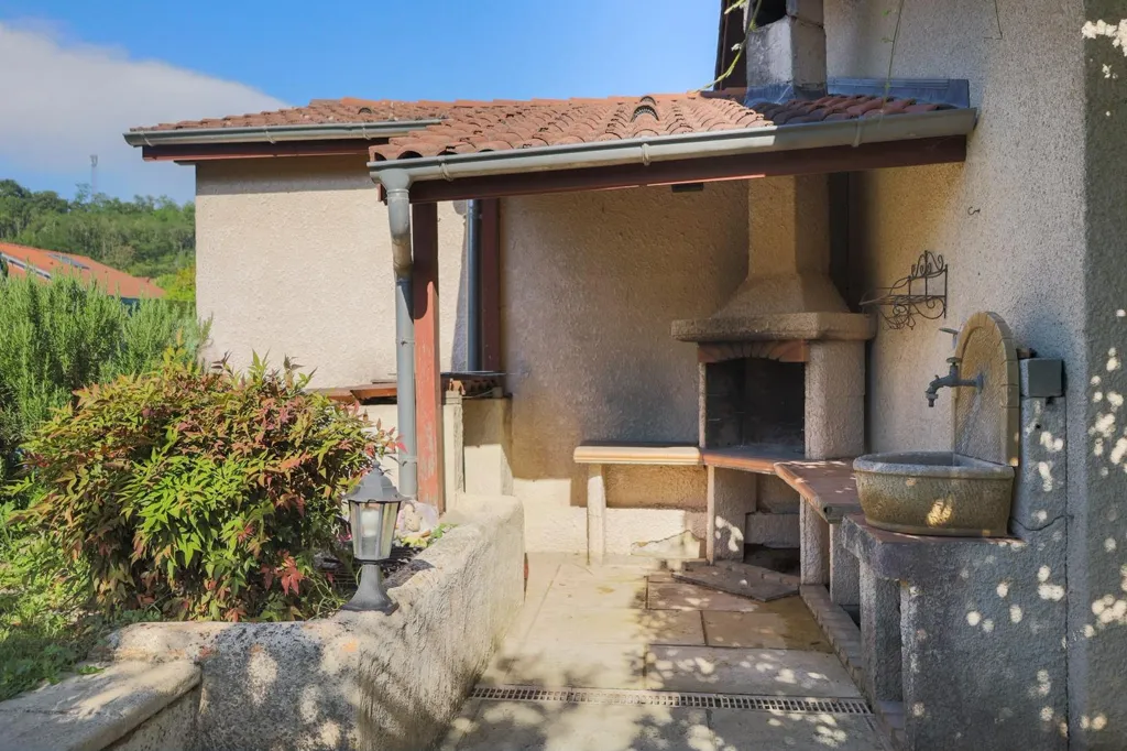 Terrass - Family House with River Access in Montluel