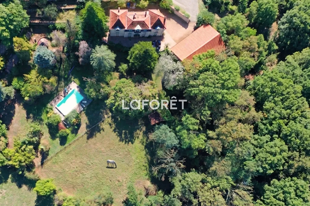 Õhuvaade - Charming House with Piscine in Saint-Just-Saint-Rambert