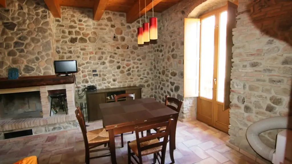 Söögituba - Rustic Stone Apartment with Balcony in Francavilla Marittima