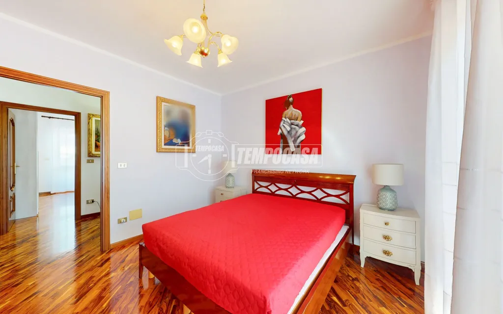 Villa with Garden on Three Sides in Sangano