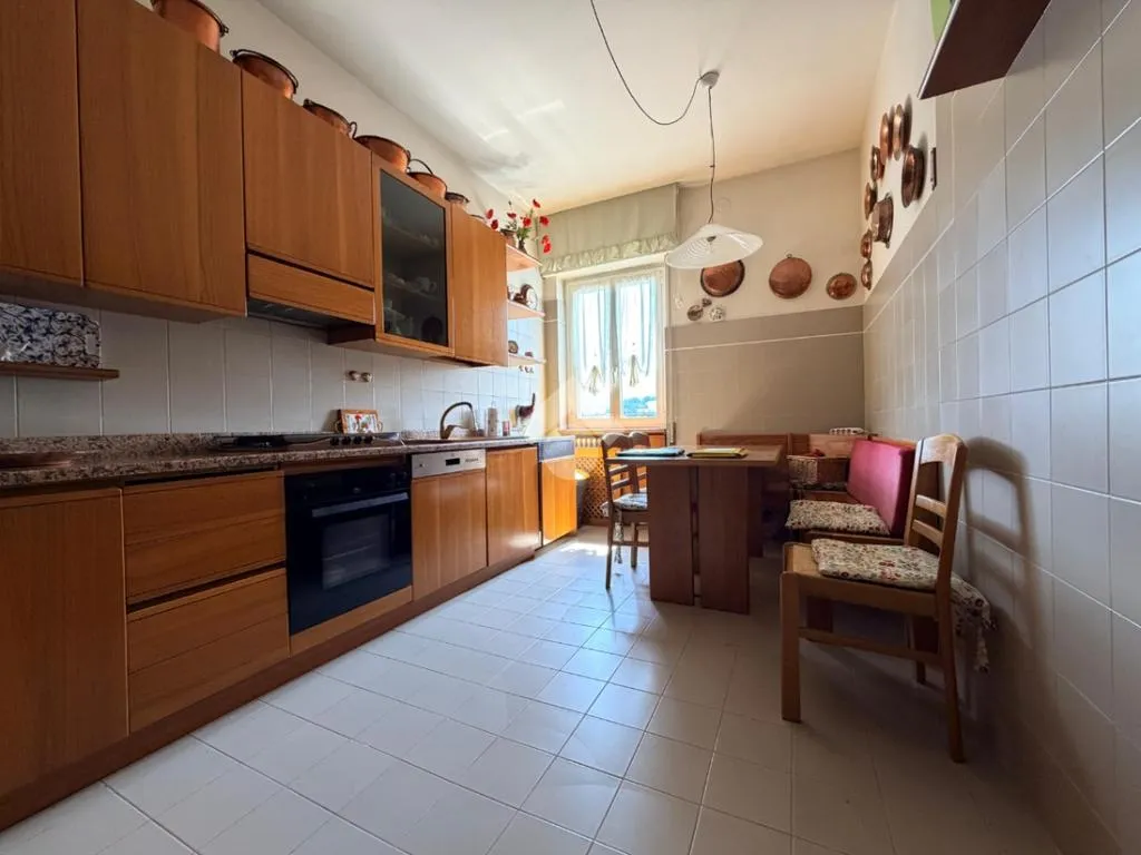 Cucina - Trilocale with Balcony in Brescia