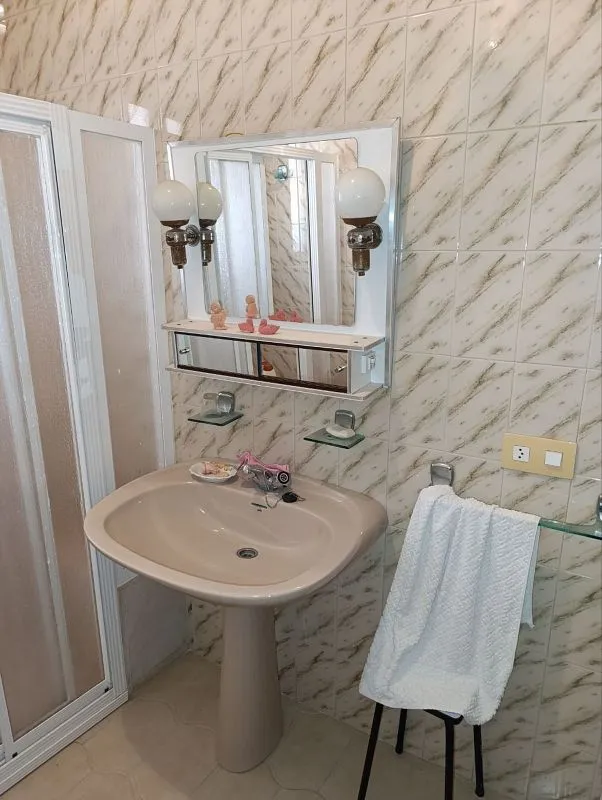 Bagni - Two-Storey House with Terrace in Valdepeñas