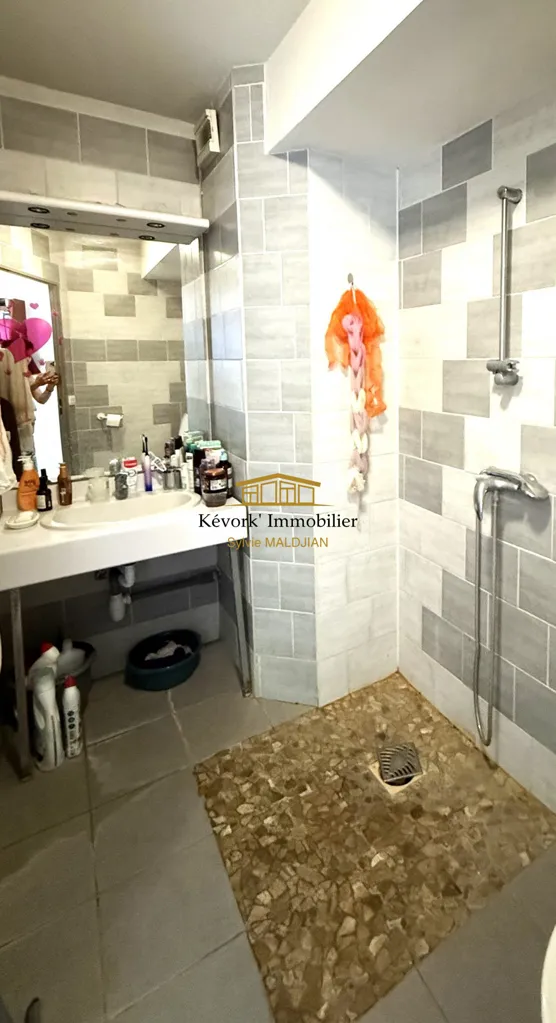 Vannitoad - 3-Bedroom Apartment with Balcony in Valence