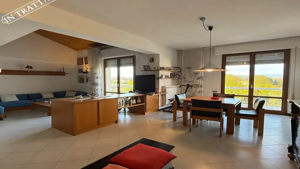 Salle à manger - 7-Room Apartment with Balconies in Certaldo
