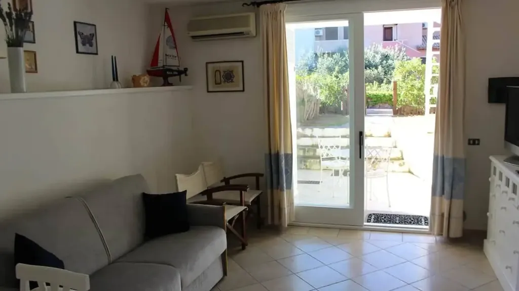 Elutuba - Modernised Studio with Patio in Porto Rotondo