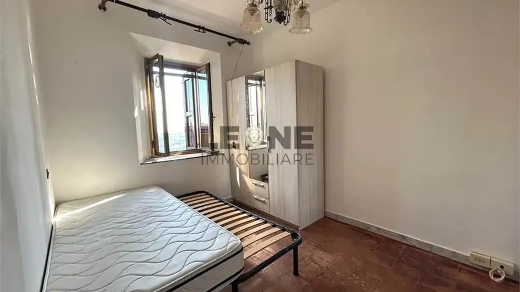 Chambres - Spacious Apartment near Guiglia Centre