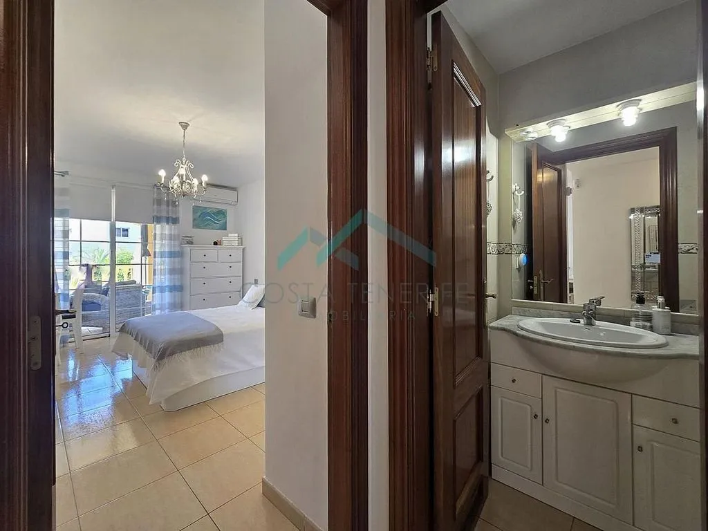 Bathrooms - 1-Bedroom Apartment with Pool in Palm Mar
