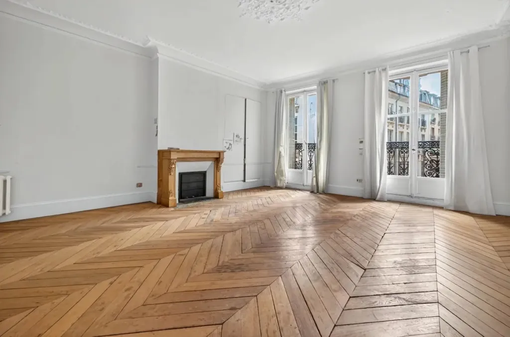 Soggiorno - Renovable Parisian Apartment with High Ceilings
