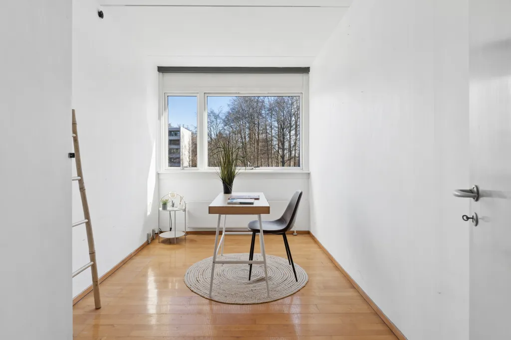 Bureau - Spacious Apartment with Forest View in Holte