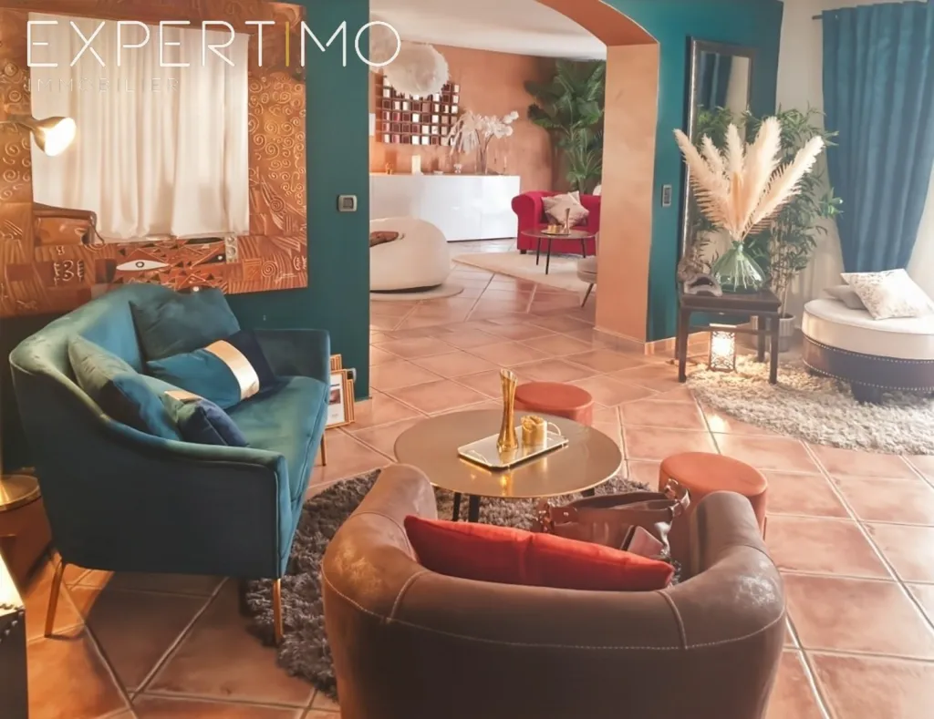 Living Room - Luxury Villa with Pool in Rousset