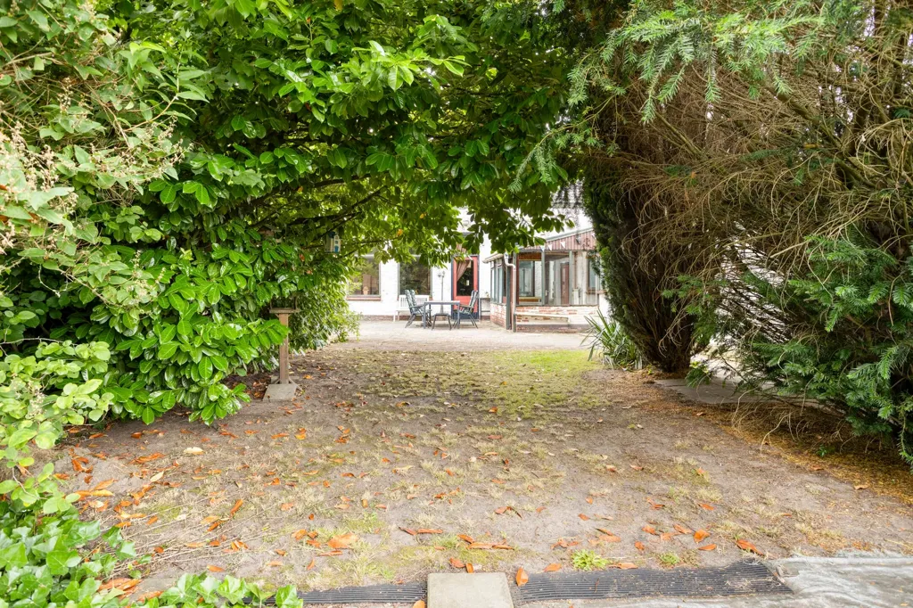 Esterno - Monumental House with Garden in Heerle