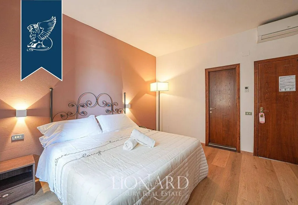 Magamistoad - Historic Hotel with Pool in Greve in Chianti