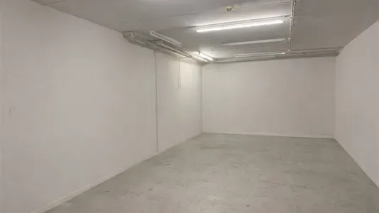 Garaaž - Office Space with Large Cellar in Brøndby
