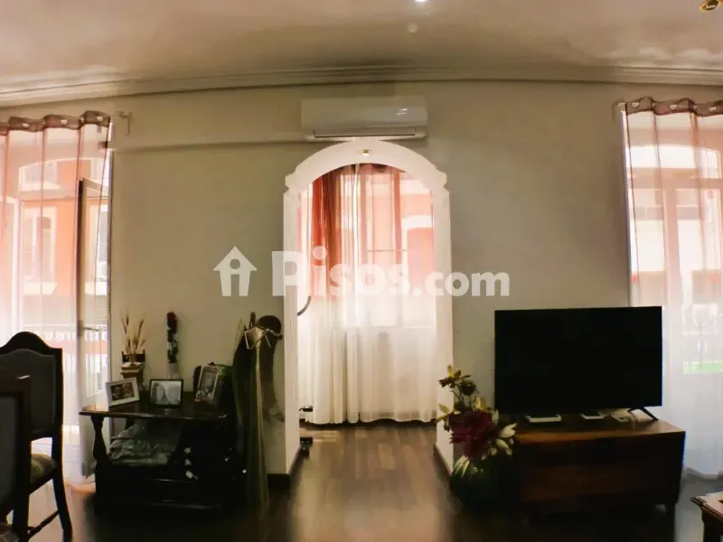 Elutuba - Classical Style Flat with Balcony in City Centre