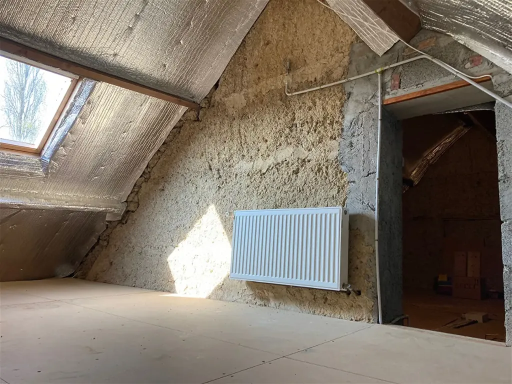 Pièces - Maison en Pierre à Bréhal avec Cheminée