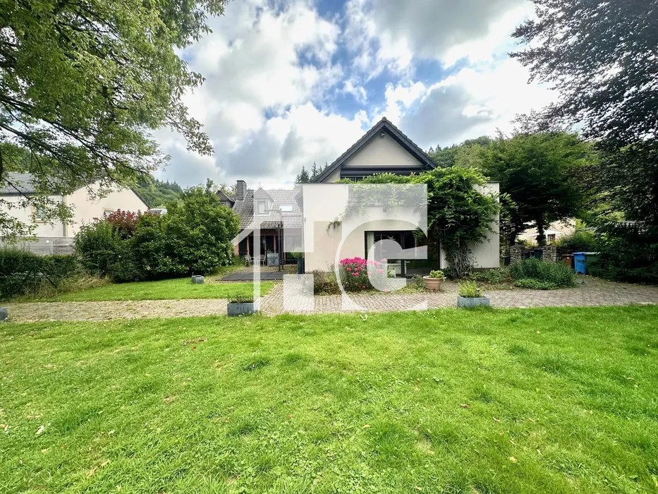 Jardin - Maison de 6 Chambres au Calme à Eischen