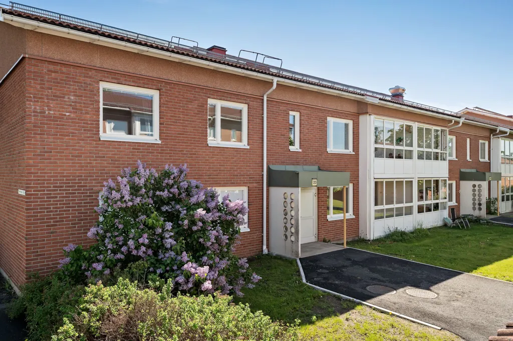 Exterior - Three-Bedroom Apartment with West-Facing Balcony in Umeå