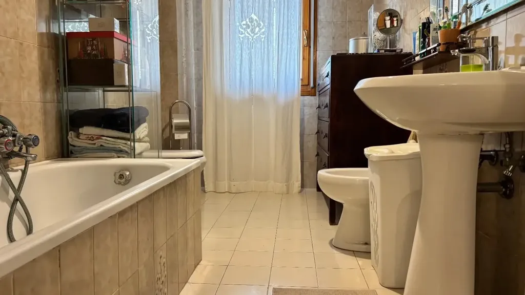 Bathrooms - Apartment with Mansard in Pontedera